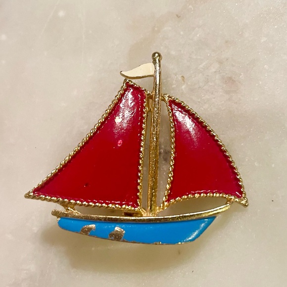 Vintage Jewelry - Vintage Ceramic Gold Sailboat